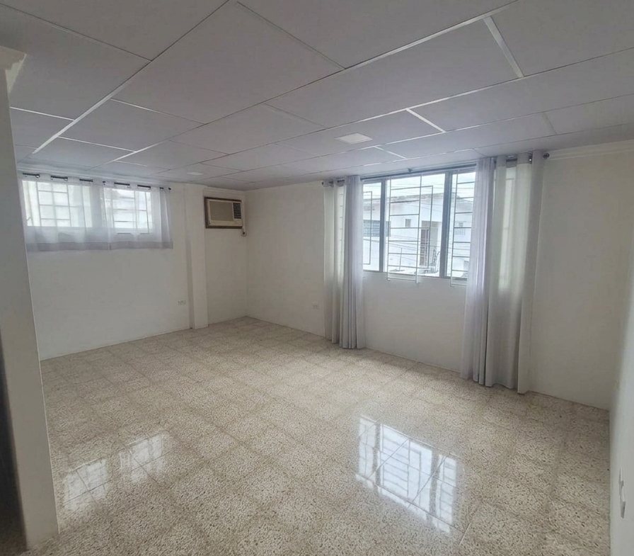 896